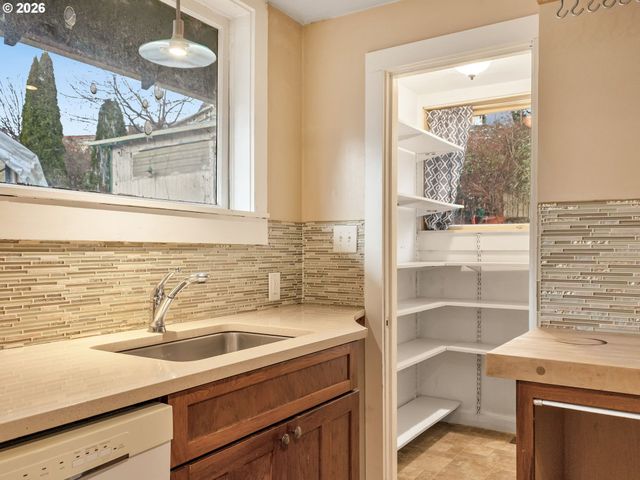 809 GLASGOW Ave, Astoria, OR 97103