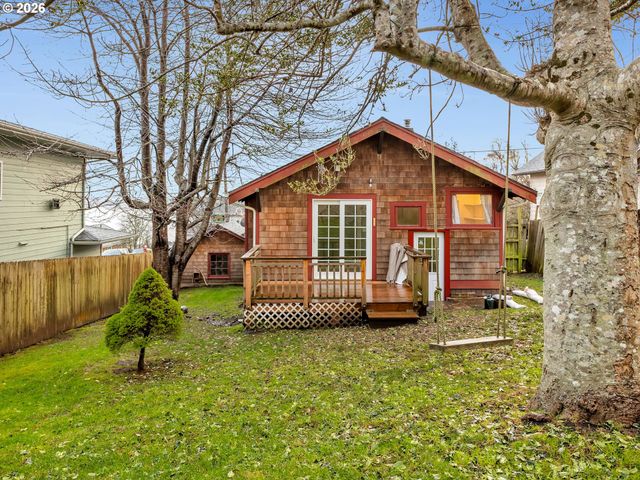 809 GLASGOW Ave, Astoria, OR 97103