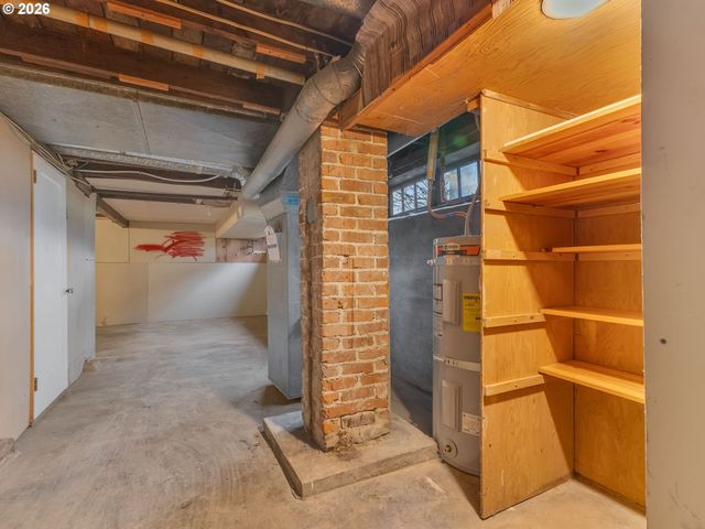 809 GLASGOW Ave, Astoria, OR 97103