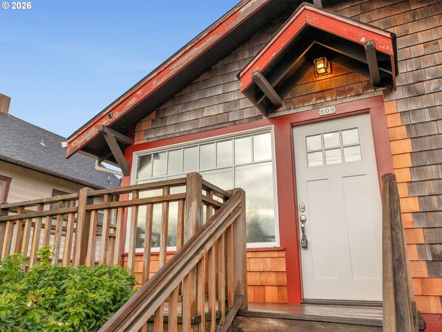 809 GLASGOW Ave, Astoria, OR 97103