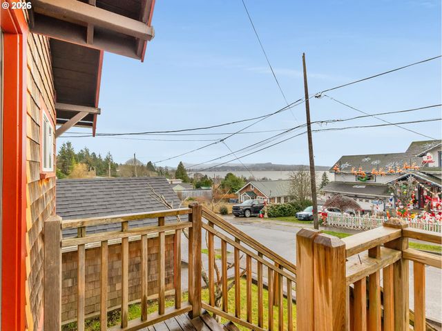 809 GLASGOW Ave, Astoria, OR 97103