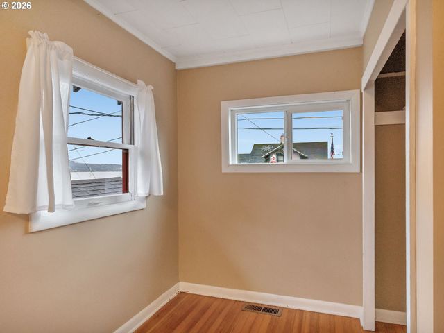 809 GLASGOW Ave, Astoria, OR 97103