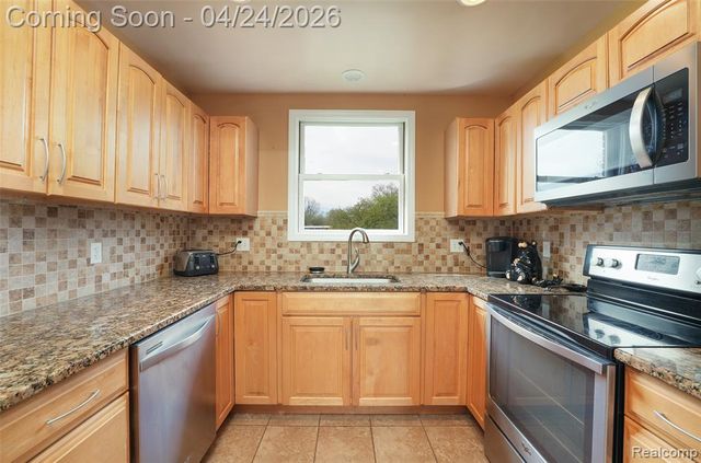 19150 Rainbow Drive, Lathrup Village, MI 48076