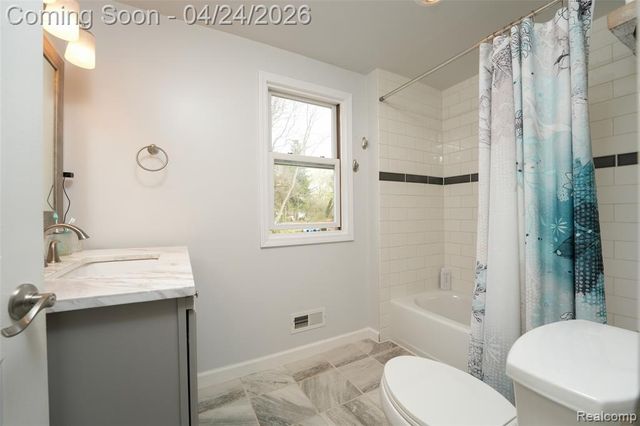 19150 Rainbow Drive, Lathrup Village, MI 48076