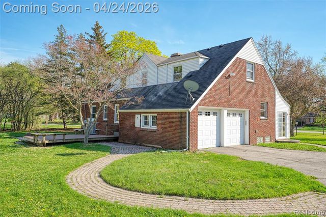 19150 Rainbow Drive, Lathrup Village, MI 48076