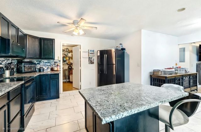 281 SW 83rd Ave, North Lauderdale, FL 33068