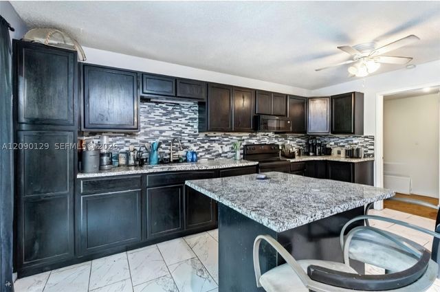 281 SW 83rd Ave, North Lauderdale, FL 33068