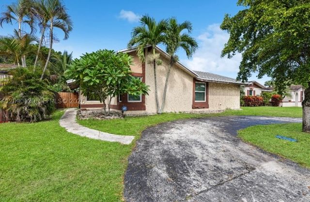 281 SW 83rd Ave, North Lauderdale, FL 33068