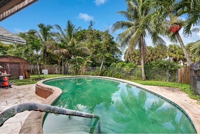 281 SW 83rd Ave, North Lauderdale, FL 33068
