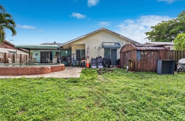 281 SW 83rd Ave, North Lauderdale, FL 33068