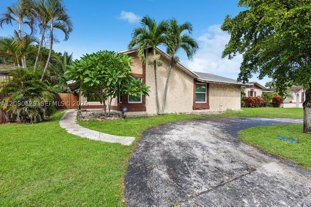 281 SW 83rd Ave, North Lauderdale, FL 33068