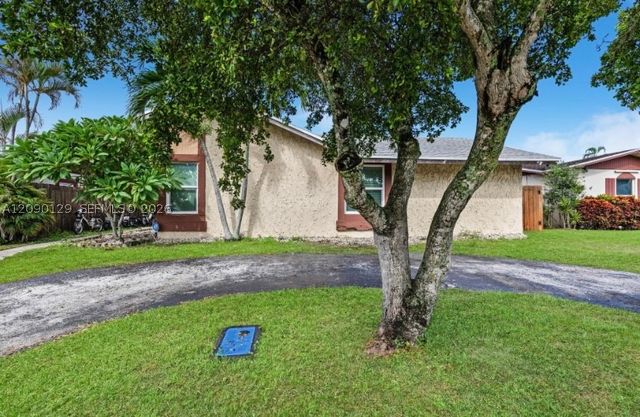 281 SW 83rd Ave, North Lauderdale, FL 33068