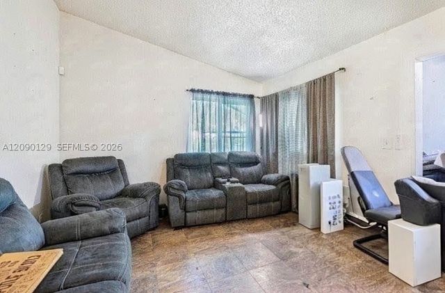 281 SW 83rd Ave, North Lauderdale, FL 33068