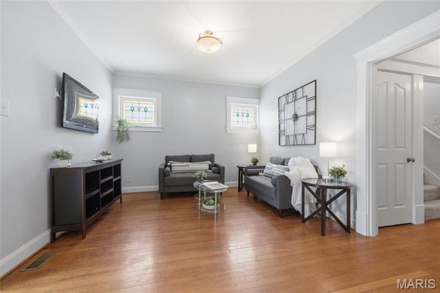 7385 Arlington Drive, St Louis, MO 63117