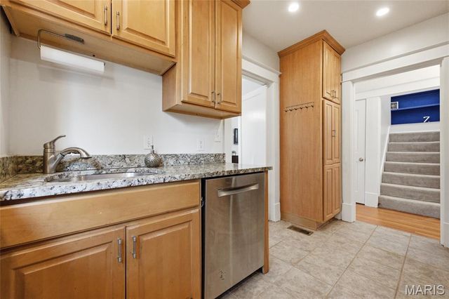 7385 Arlington Drive, St Louis, MO 63117