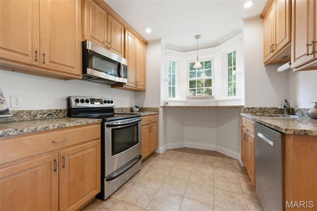 7385 Arlington Drive, St Louis, MO 63117