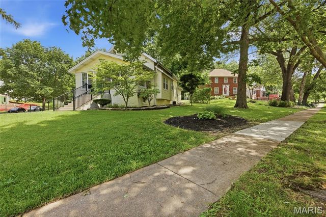 7385 Arlington Drive, St Louis, MO 63117