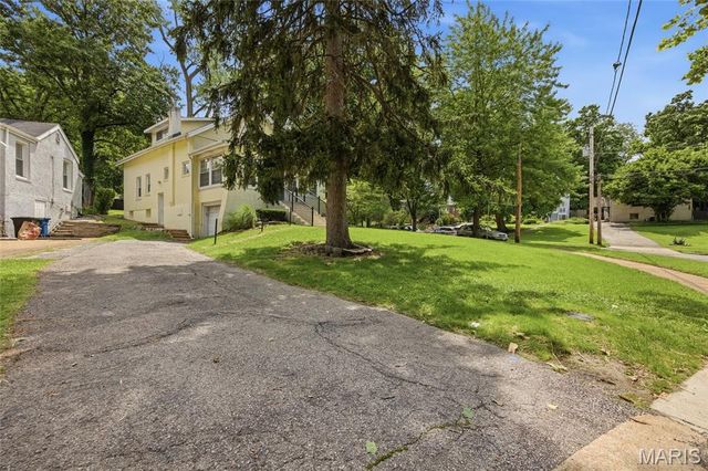 7385 Arlington Drive, St Louis, MO 63117