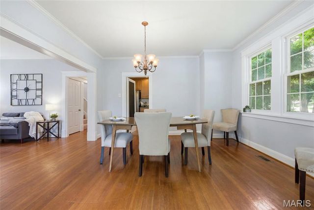 7385 Arlington Drive, St Louis, MO 63117