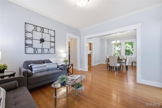 7385 Arlington Drive, St Louis, MO 63117