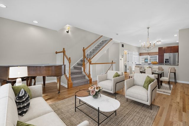 1027 Lincoln Trail, Oak Park, IL 60302