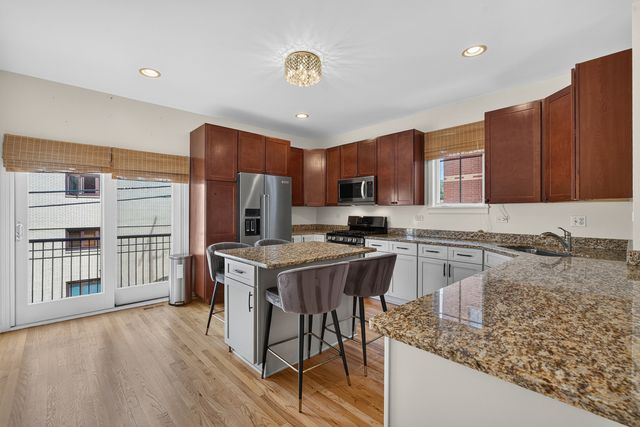 1027 Lincoln Trail, Oak Park, IL 60302
