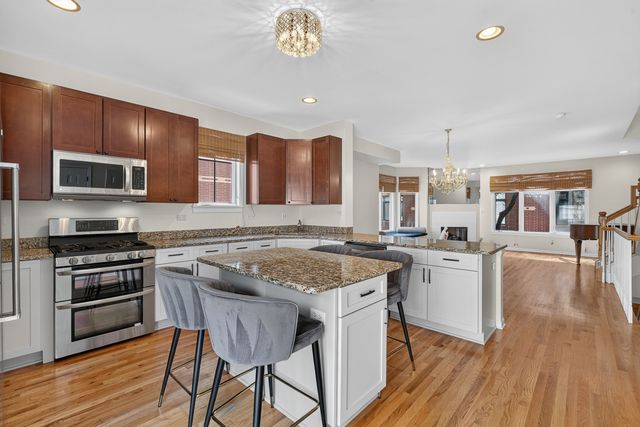 1027 Lincoln Trail, Oak Park, IL 60302