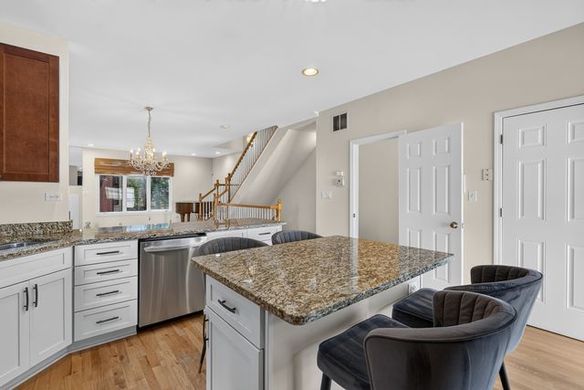1027 Lincoln Trail, Oak Park, IL 60302