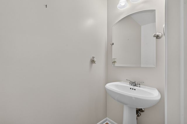 1027 Lincoln Trail, Oak Park, IL 60302