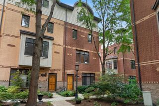 1027 Lincoln Trail, Oak Park, IL 60302