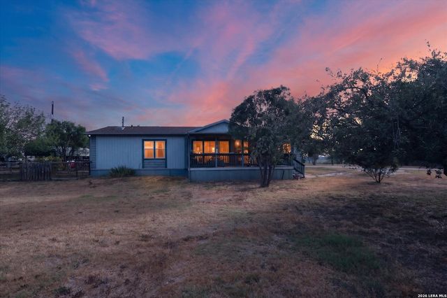 433 County Road 4511, Hondo, TX 78861