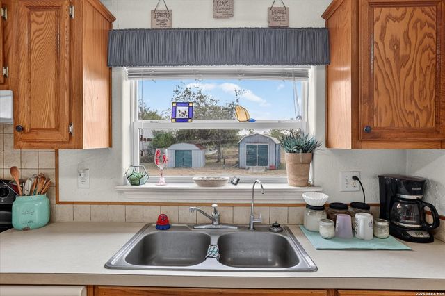 433 County Road 4511, Hondo, TX 78861