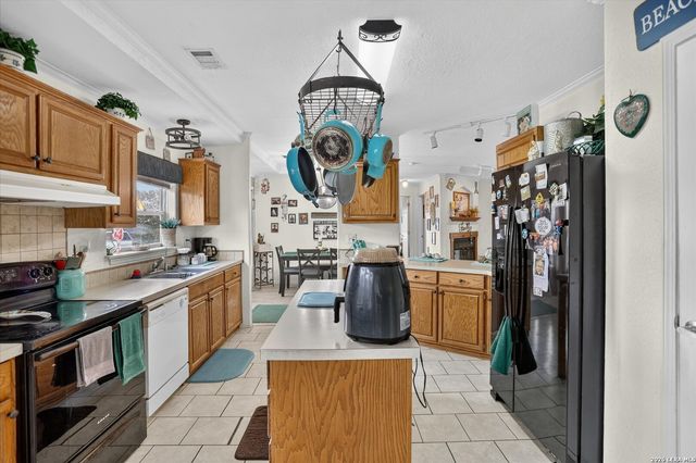 433 County Road 4511, Hondo, TX 78861