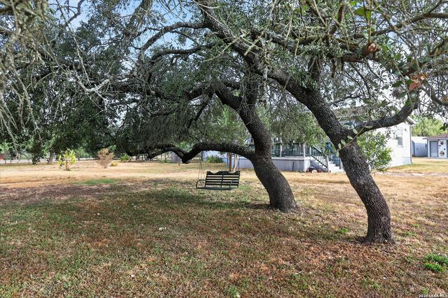 433 County Road 4511, Hondo, TX 78861