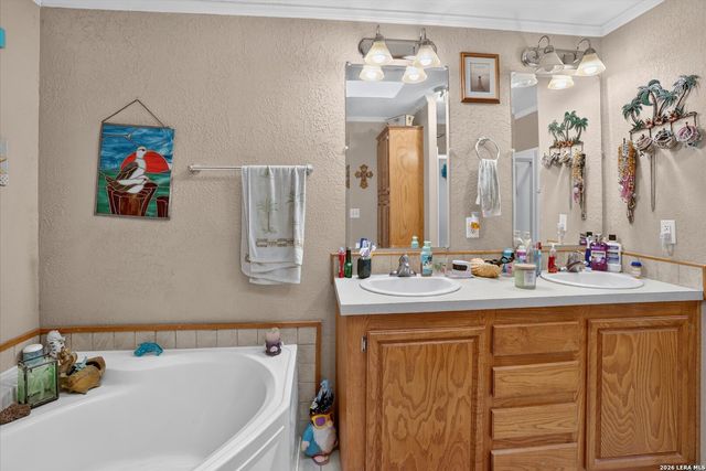 433 County Road 4511, Hondo, TX 78861