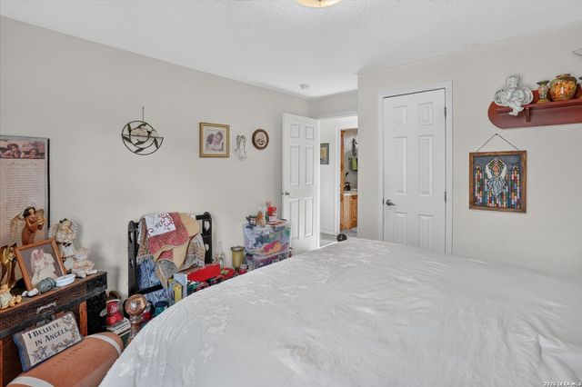 433 County Road 4511, Hondo, TX 78861