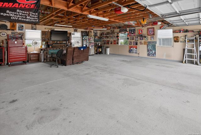 433 County Road 4511, Hondo, TX 78861