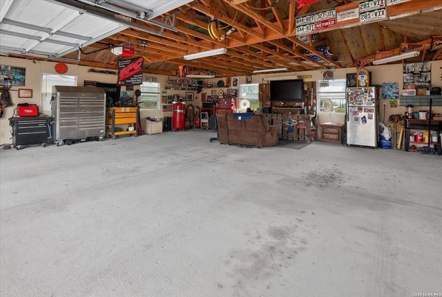 433 County Road 4511, Hondo, TX 78861