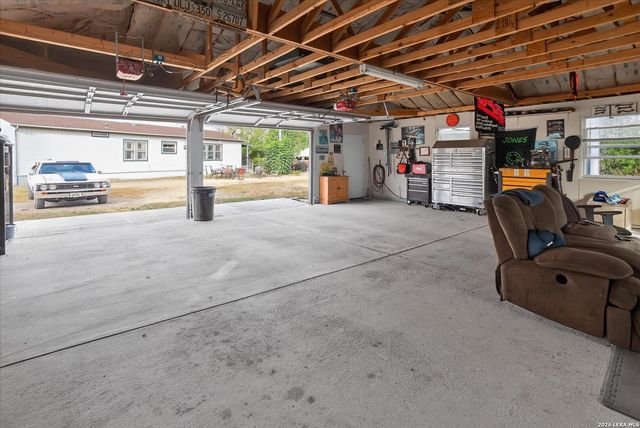 433 County Road 4511, Hondo, TX 78861