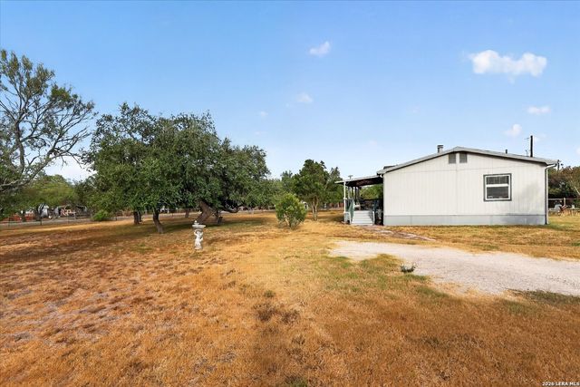 433 County Road 4511, Hondo, TX 78861