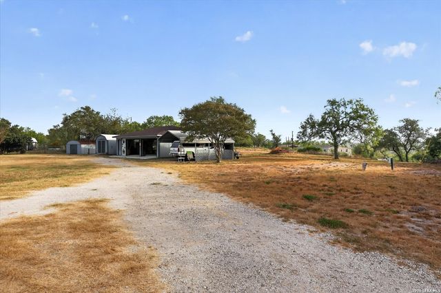 433 County Road 4511, Hondo, TX 78861
