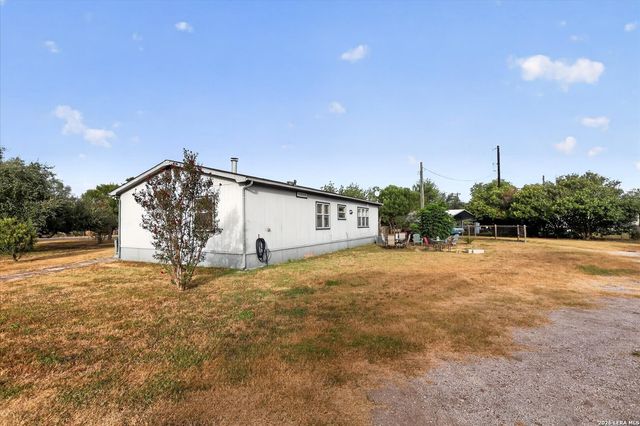 433 County Road 4511, Hondo, TX 78861