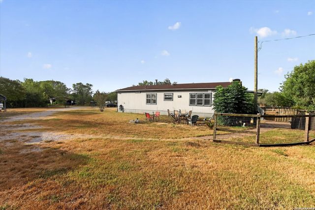 433 County Road 4511, Hondo, TX 78861