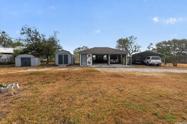 433 County Road 4511, Hondo, TX 78861