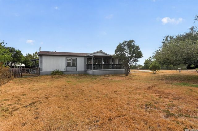 433 County Road 4511, Hondo, TX 78861