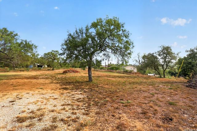 433 County Road 4511, Hondo, TX 78861