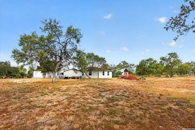 433 County Road 4511, Hondo, TX 78861