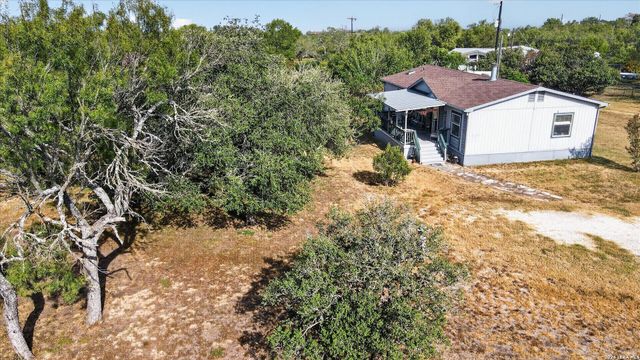433 County Road 4511, Hondo, TX 78861