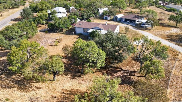 433 County Road 4511, Hondo, TX 78861