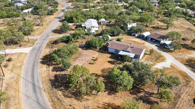 433 County Road 4511, Hondo, TX 78861